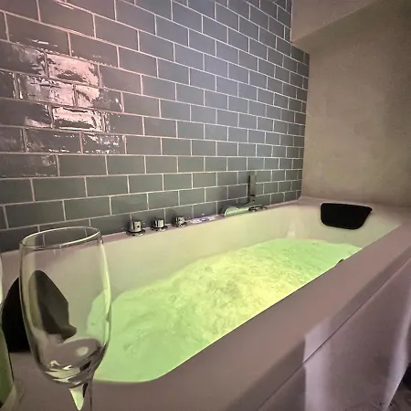 公寓 Magic Avec Balneo, Sauna Et Terrasse 兰斯