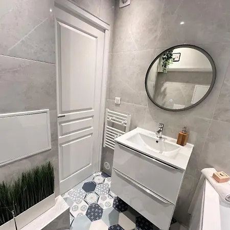 Apartment Magic Avec Balneo, Sauna Et Terrasse Reims